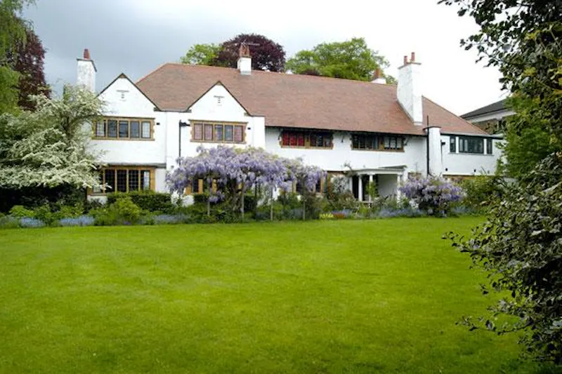 Garden at Arts and Crafts Tooting house, D447 (photo 40)
