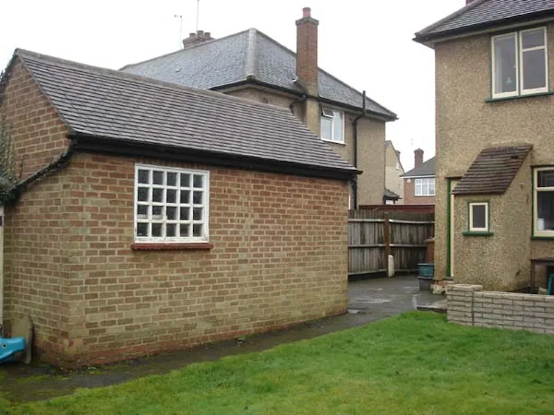 Garage at Authentic 30s house in Croxley, D1542 (photo 14)