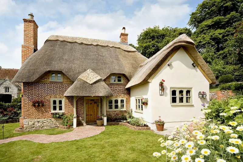 Stapleford thatched cottage, C782 (photo 1)