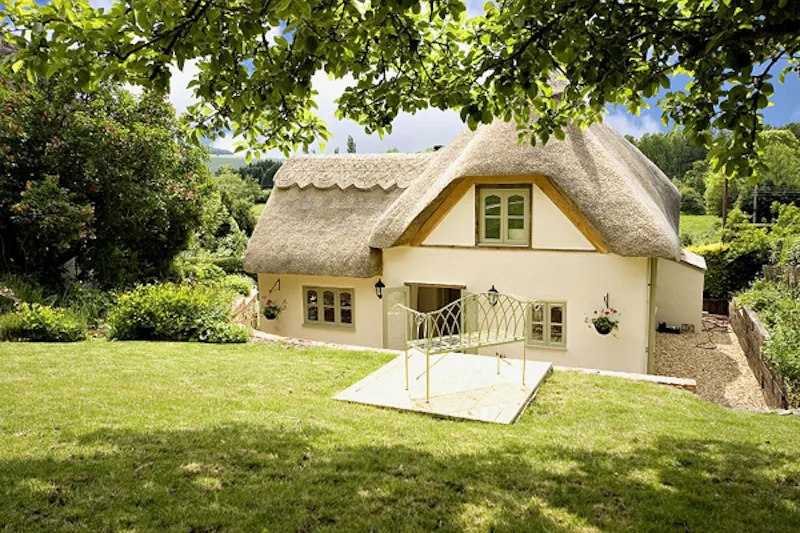 Stapleford thatched cottage, C782 (photo 3)