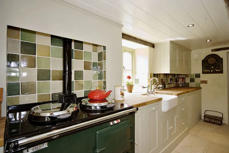 Aga at Stapleford thatched cottage, C782 (photo 4)