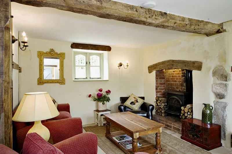 Beams at Stapleford thatched cottage, C782 (photo 7)