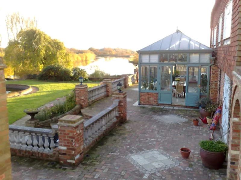 Conservatory at Tile-hung Sussex farm house, M265 (photo 4)