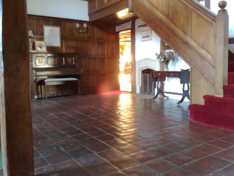 Entrance hall at Tile-hung Sussex farm house, M265 (photo 6)