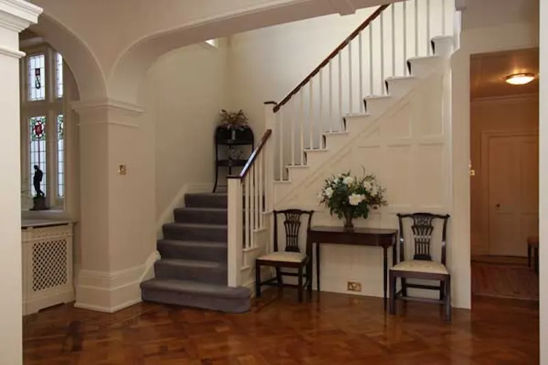 Staircase at Country house in Hitchin, B1473 (photo 12)