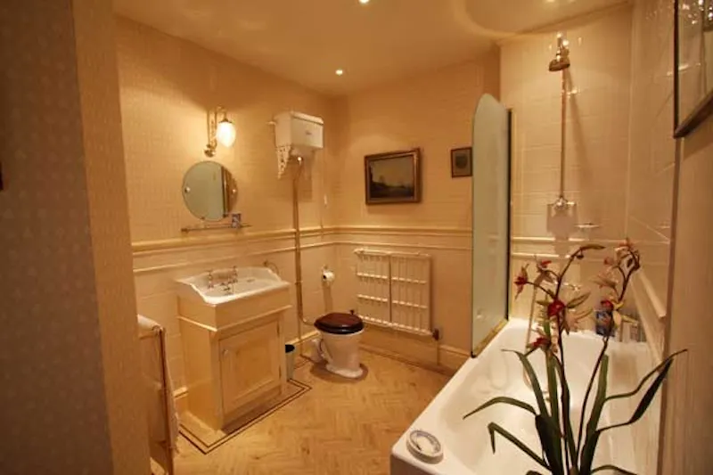 Bathroom at Country house in Hitchin, B1473 (photo 24)