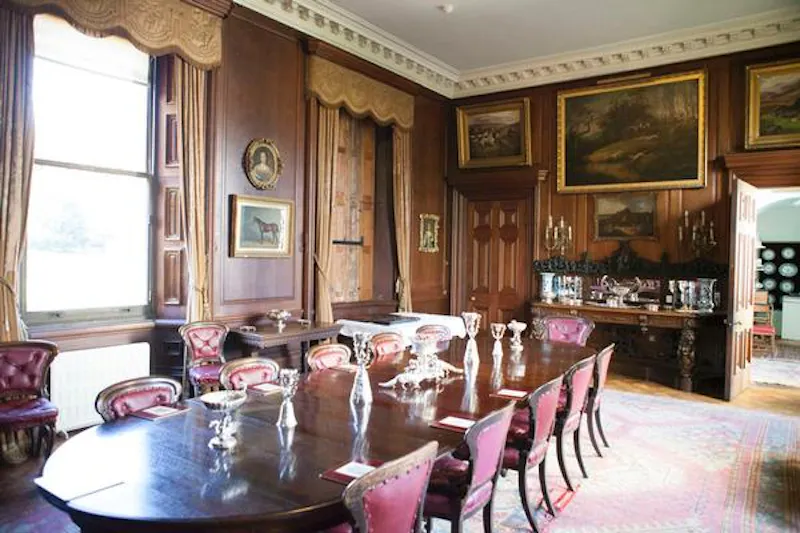 Dining room at Headington stately home, A1046 (photo 15)