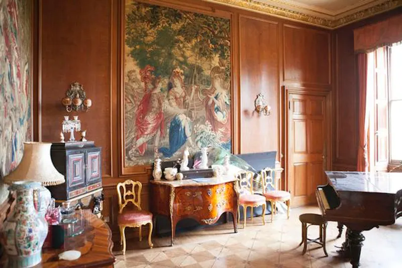 Panelling at Headington stately home, A1046 (photo 17)