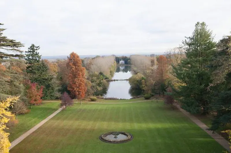 Lake at Headington stately home, A1046 (photo 71)