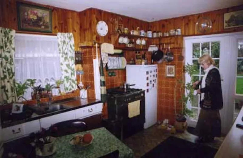 Kitchen at Traditional Ealing house, D1634 (photo 3)