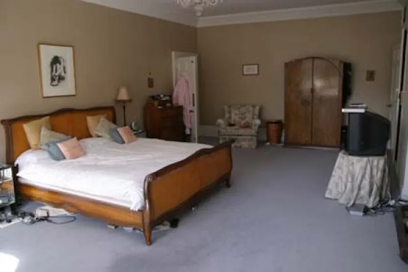 Bedroom at Palladian house in Betchworth, A348 (photo 8)