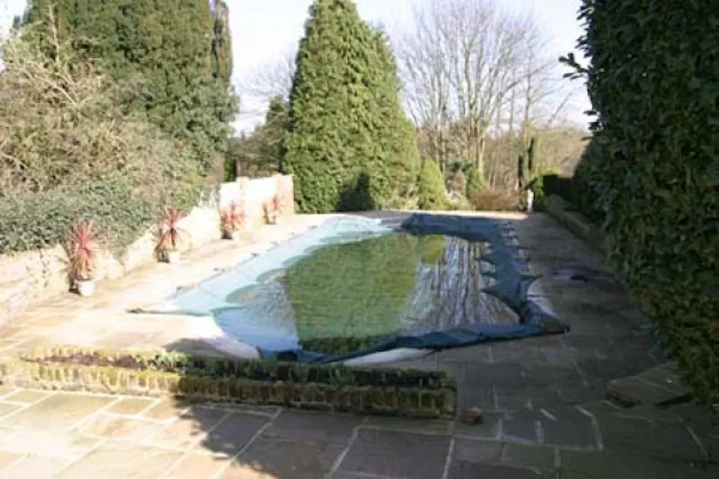 Swimming pool - outdoor at Palladian house in Betchworth, A348 (photo 10)