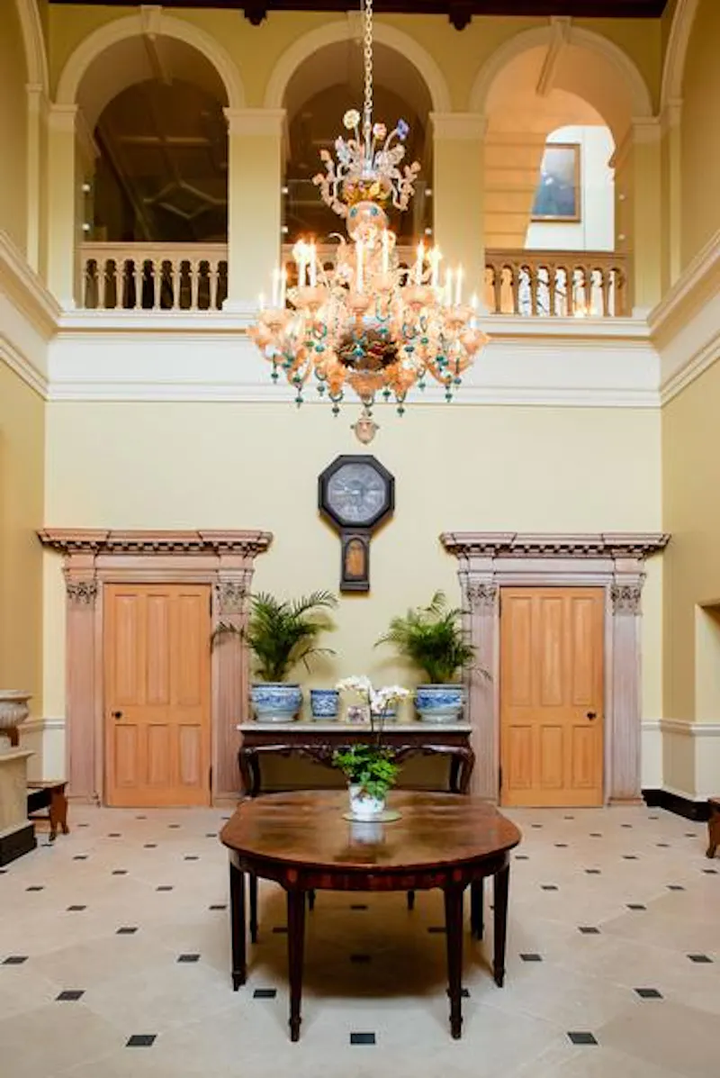 Entrance hall at Elizabethan estate in Reading, G164 (photo 4)