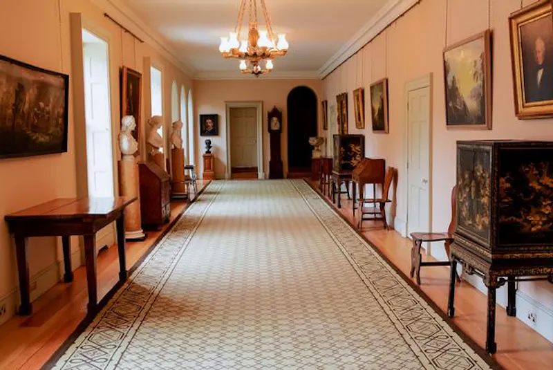 Corridor at Elizabethan estate in Reading, G164 (photo 10)