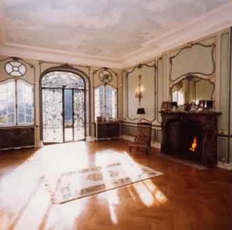 Fireplace at Film location B789 in Surrey (photo 1)