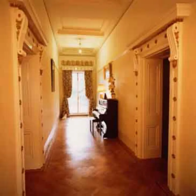 Corridor at Film location B789 in Surrey (photo 4)