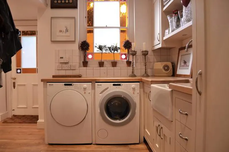 Utility room at Contemporary Wandsworth house, B802 (photo 8)