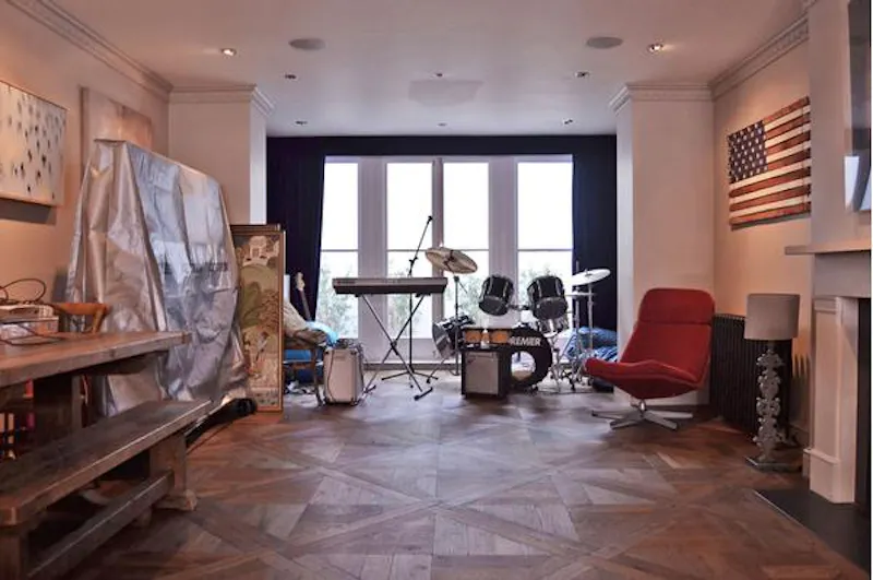 Games room at Contemporary Wandsworth house, B802 (photo 28)