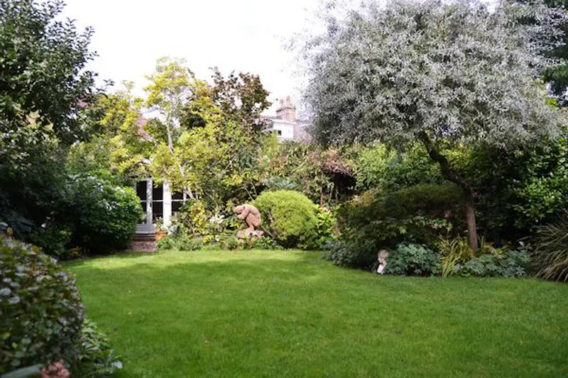 Garden at Contemporary Wandsworth house, B802 (photo 56)