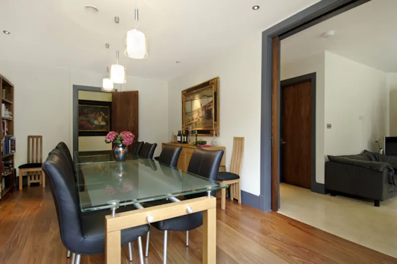 Dining room at Hidden Highgate pool house, D1969 (photo 9)