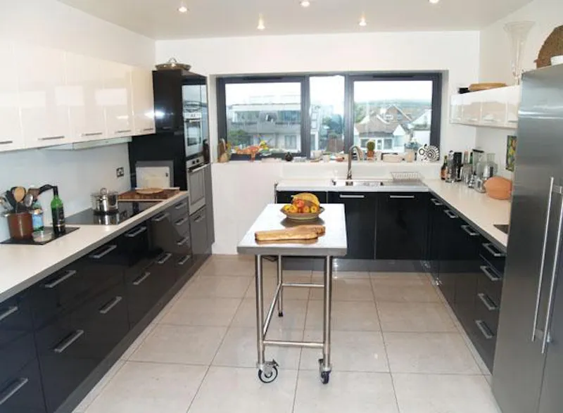 Kitchen at Shoreham beach house, C678 (photo 6)