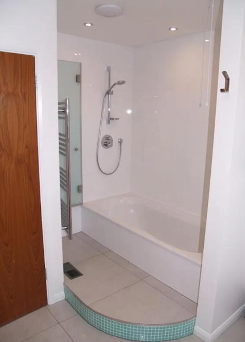 Bathroom at Shoreham beach house, C678 (photo 14)