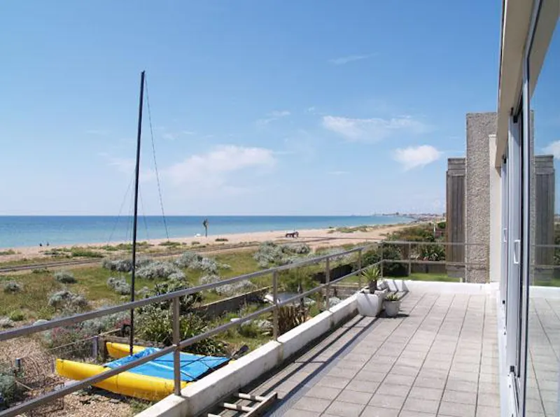 Roof terrace at Shoreham beach house, C678 (photo 16)
