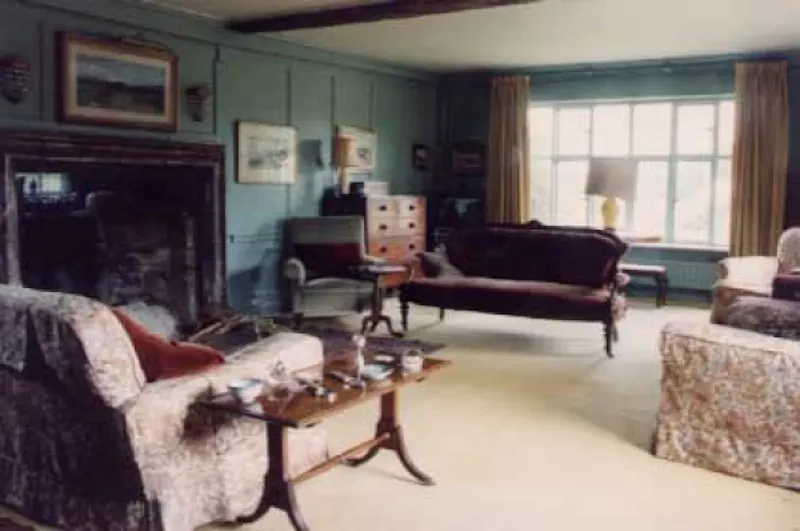 Drawing room at Film location L202 in Hertfordshire (photo 11)