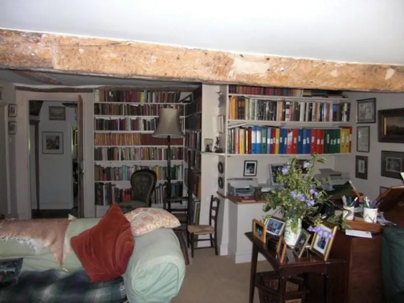 Library at Film location L202 in Hertfordshire (photo 16)