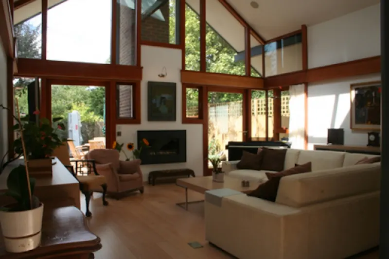 Glass at Film location D1496 in London (photo 3)