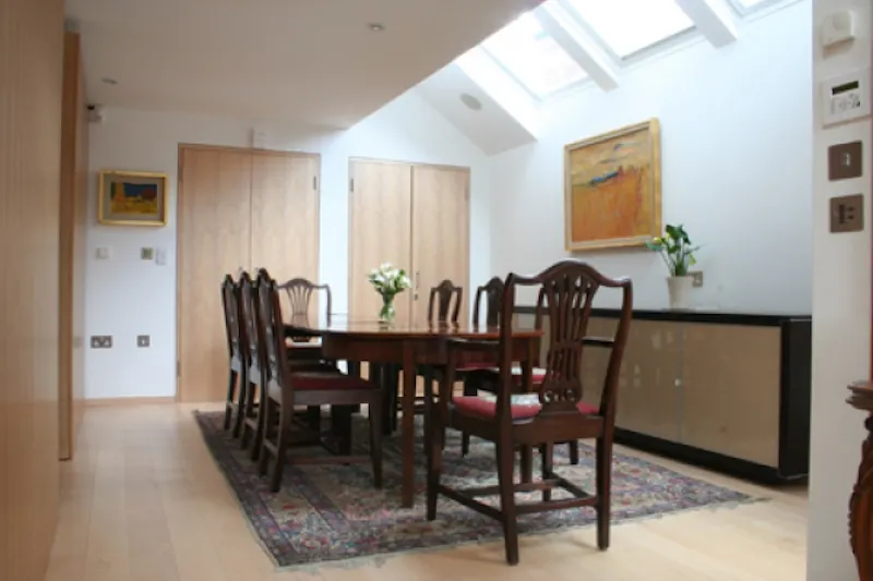 Dining room at Film location D1496 in London (photo 7)