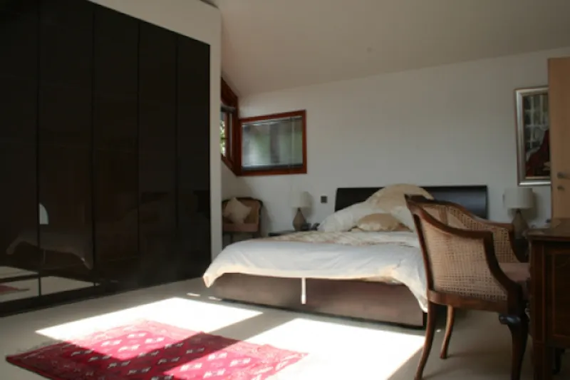 Bedroom at Film location D1496 in London (photo 11)