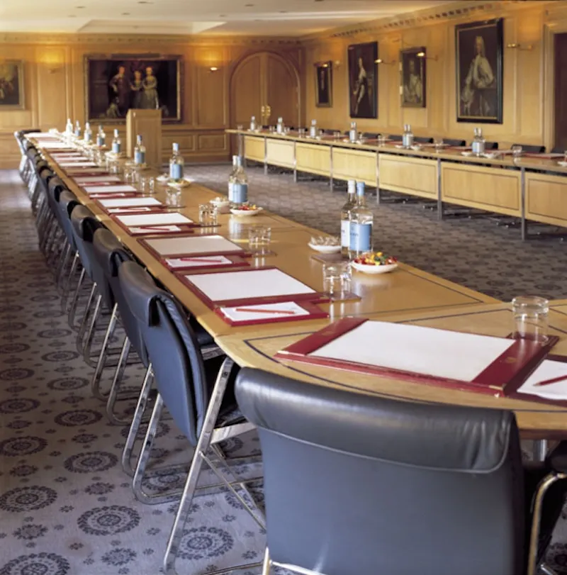 Boardroom at Opulent stately home in Welwyn, A29 (photo 14)