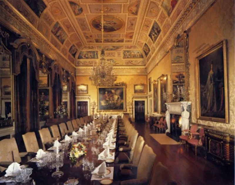 Dining room at Opulent stately home in Welwyn, A29 (photo 16)