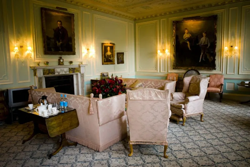Sitting room at Opulent stately home in Welwyn, A29 (photo 19)