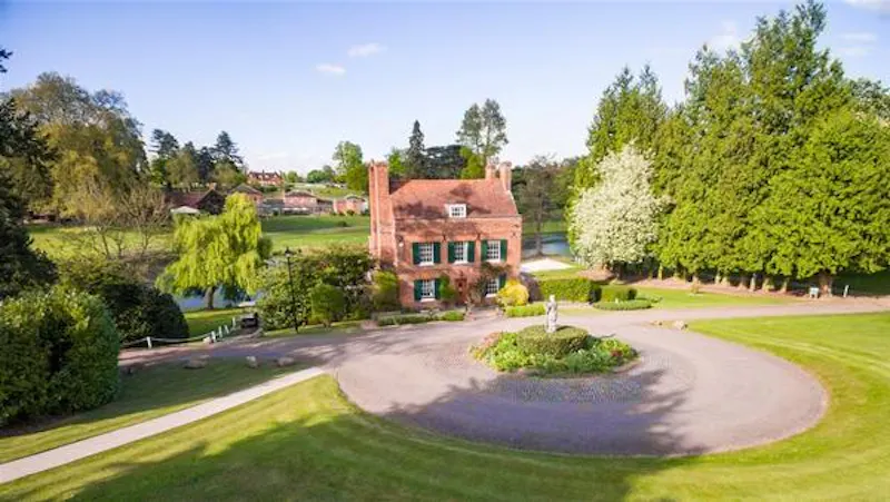 Opulent stately home in Welwyn, A29 (photo 25)