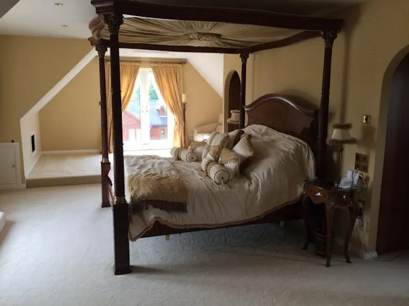 Bedroom at Film location D1795 in West Sussex (photo 3)