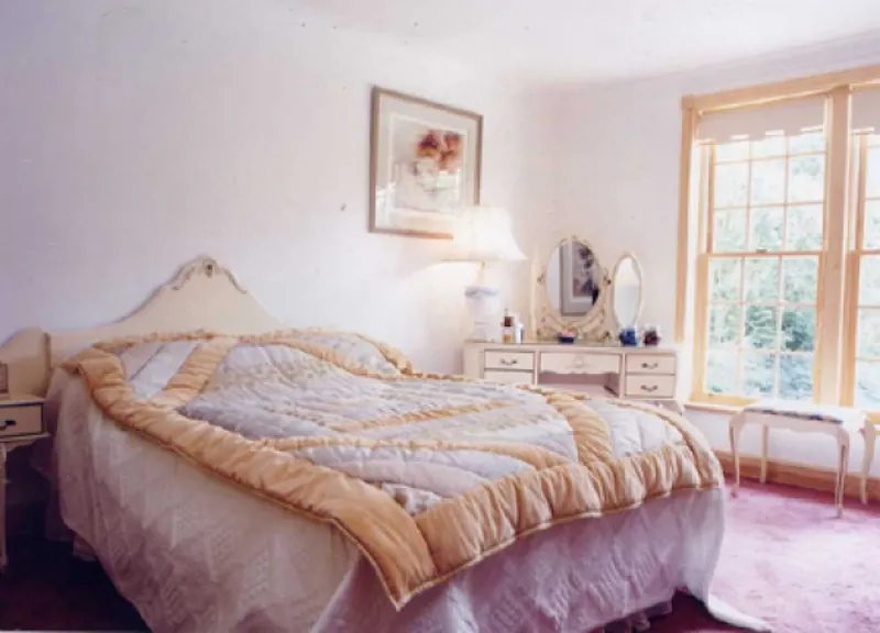 Bedroom at Film location D1757 in Essex (photo 6)