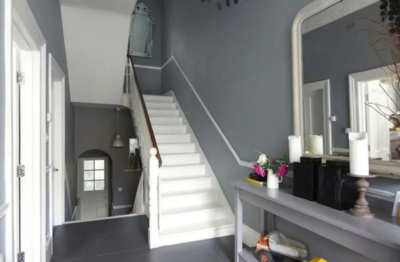 Entrance hall at Stylish Surbiton house, B1421 (photo 1)