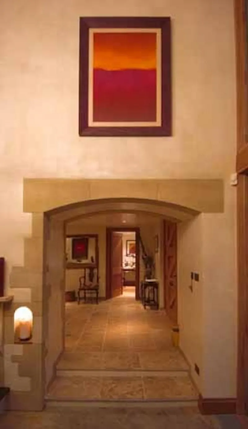 Corridor at Film location D1827 in West Sussex (photo 5)