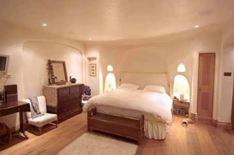 Bedroom at Film location D1827 in West Sussex (photo 6)