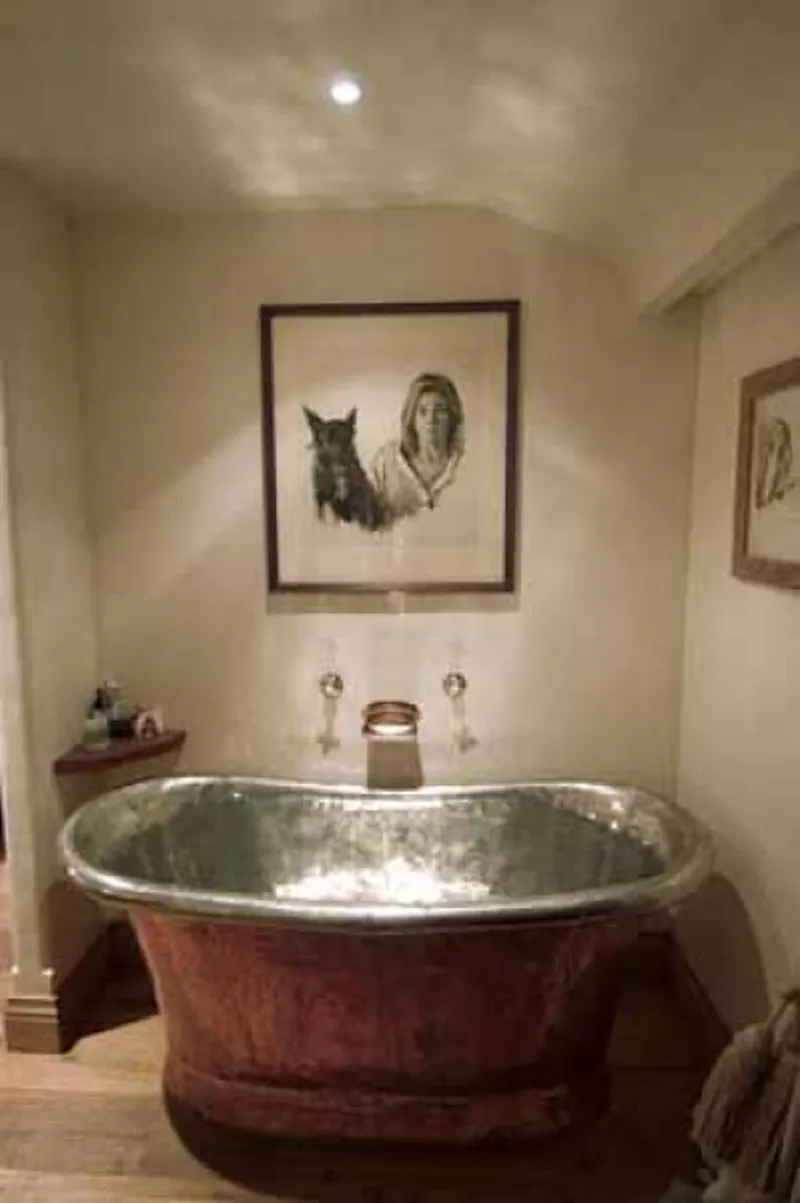 Bathroom at Film location D1827 in West Sussex (photo 7)