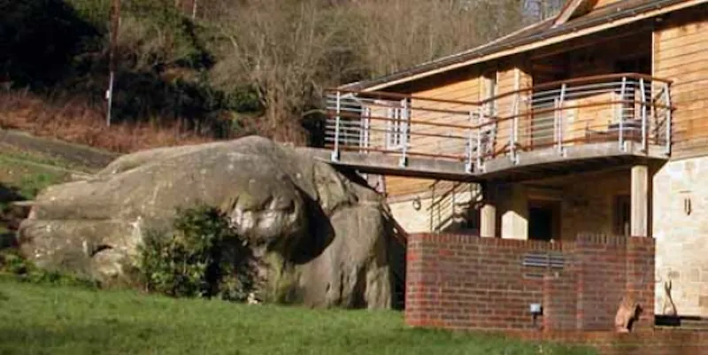 Balcony at Film location D1827 in West Sussex (photo 8)