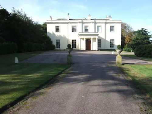 Elegant manor near Elstree, A49