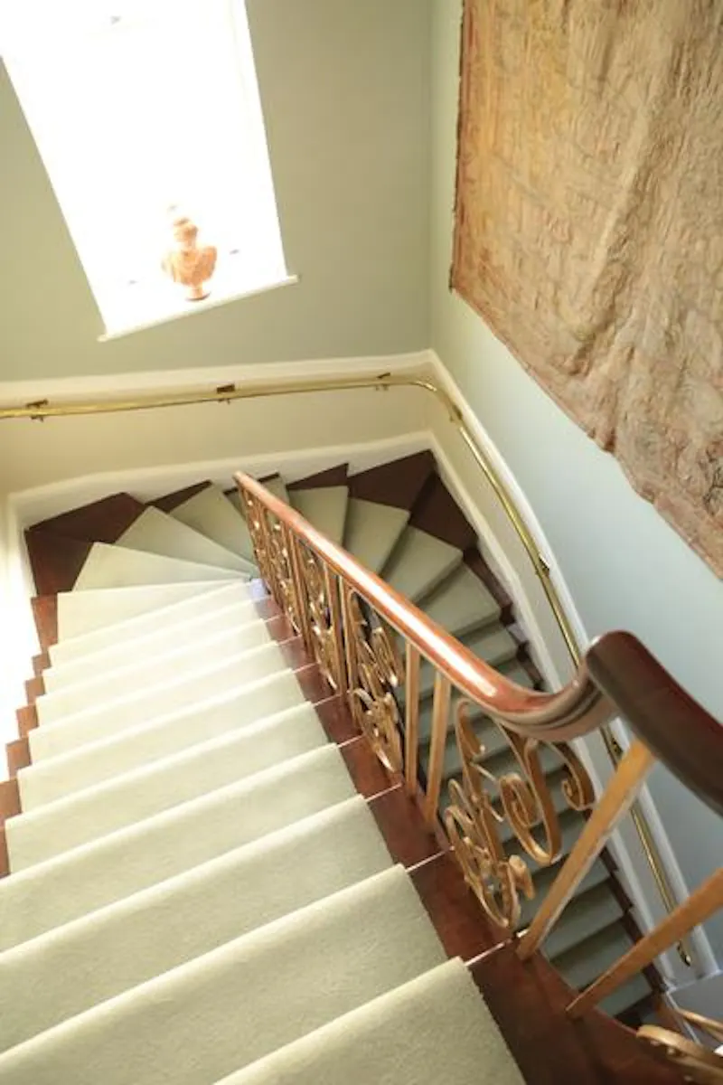 Staircase at Elegant manor near Elstree, A49 (photo 38)