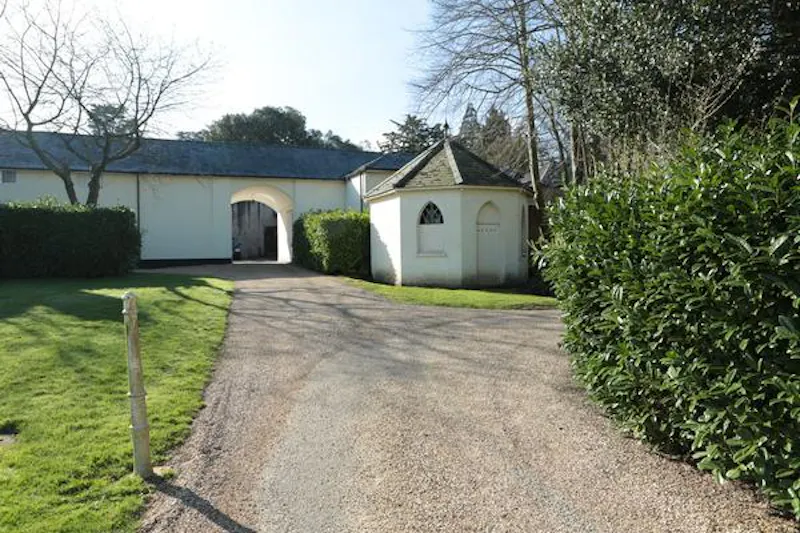 Elegant manor near Elstree, A49 (photo 46)