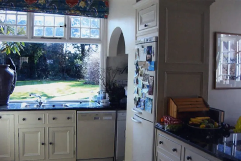 Kitchen at Film location E310 in Middlesex (photo 3)