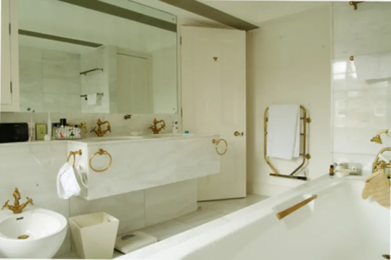 Bathroom at Townhouse flat in Belgravia, F940 (photo 10)