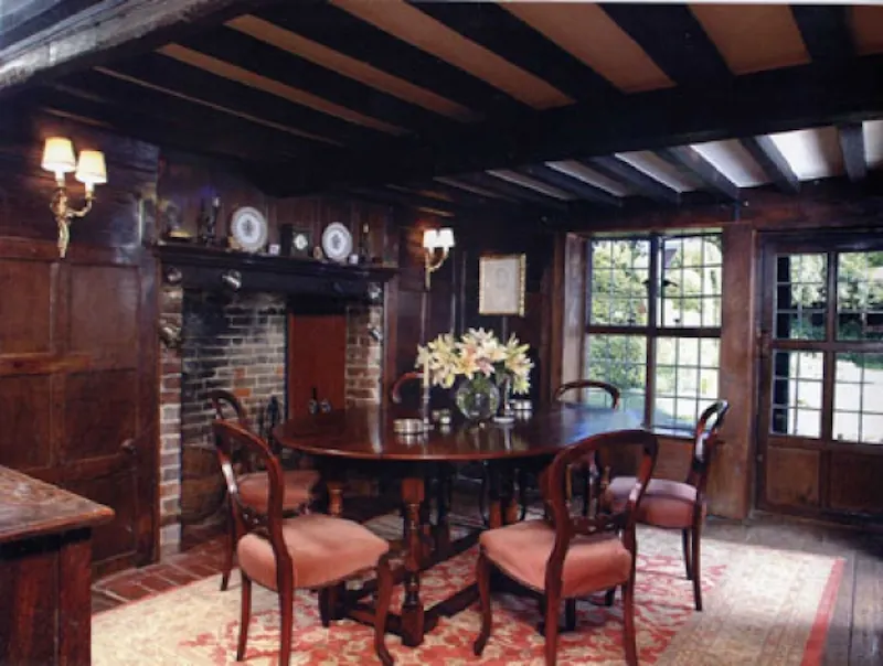 Dining room at Film location C707 in Hampshire (photo 3)