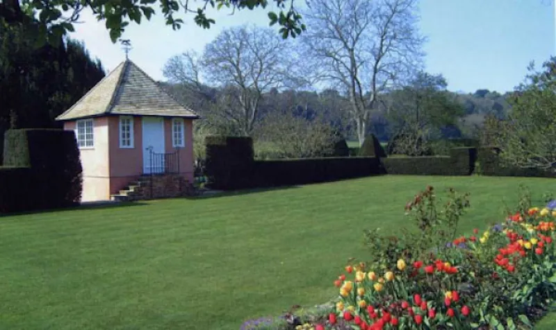 Garden at Film location C707 in Hampshire (photo 8)